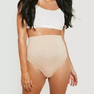 NWT Boohoo maternity seamless bump support thong size M